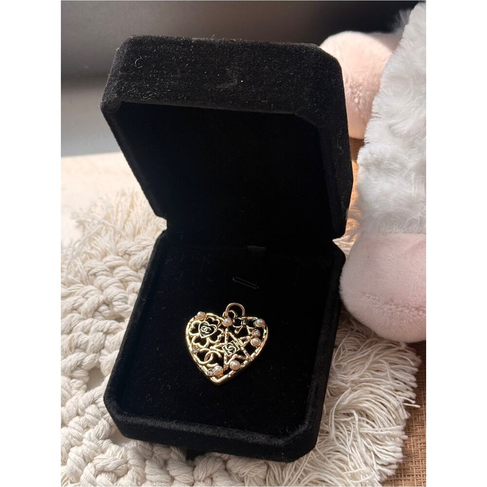💎Charm ONLY logo heart CHANEL Upcycled